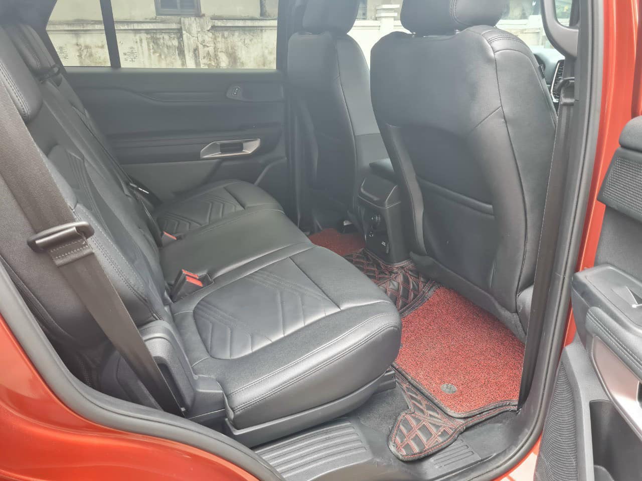 cho-thue-xe-tu-lai-ford-everest